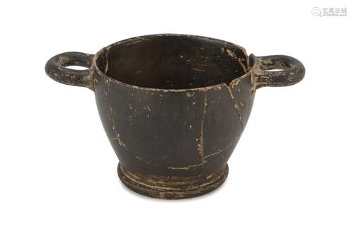 BLACK-GLAZED SKYPHOS, 4TH CENTURY B.C. in orange clayand brown varnish. Measures cm. 10 x 21. The