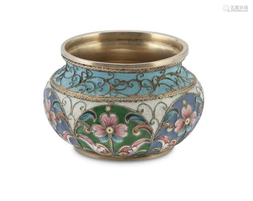 SMALL OINTMENT VASE IN SILVER AND ENAMELS, RUSSIA 1899/1908 body decorated in polychromy with