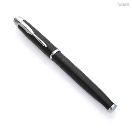 BALLPOINT PEN PARKER of black color with geometric fantasy design. Length cm. 14. PENNA A SFERA