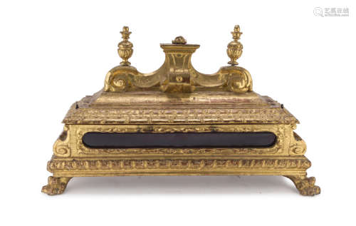 BIG SHRINE BASE IN GILTWOOD, 18TH CENTURY edges sculpted to palmette and pinnacles on the top.