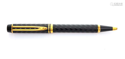 BALLPOINT PEN WATERMAN black with geometric fantasy and finishes in gilded metal. Length cm. 14.