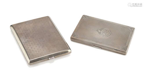 TWO CIGARETTE BOXES IN SILVER, EARLY 20TH CENTURY dotted bodies with slight vegetal engravings.