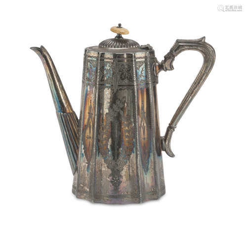 SILVER-PLATED TEAPOT, PUNCH SHEFFIELD EARLY 20TH CENTURY body engraved with vegetal motifs. Bone