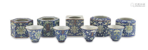 FIVE TEA CADDIES AND CUPS IN POLYCHROME ENAMELLED PORCELAIN, CHINA FIRST HALF OF THE 20TH CENTURY of