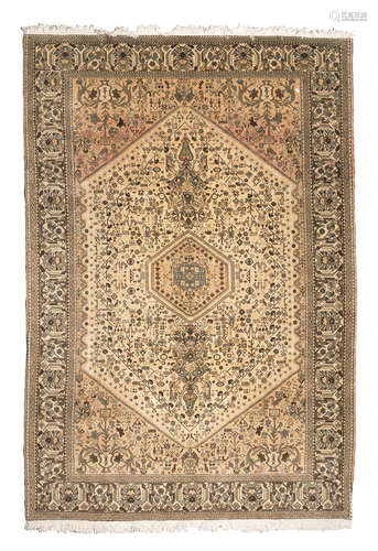 ANATOLIAN SIVAS CARPET, HMID-20TH CENTURY with hexagonal medallion and secondary motifs of flower