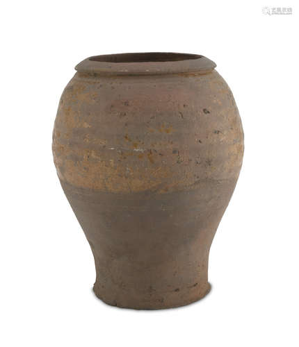 CERAMIC VASE, CHINA 19TH CENTURY with brown glazed body and flat base. Measures cm. 22 x 18. VASO IN