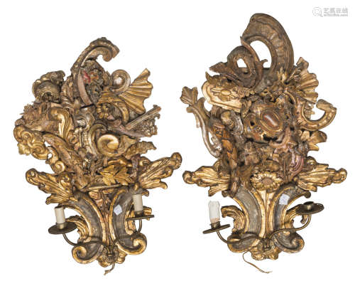 A PAIR OF APPLIQUES IN GILDED AND LACQUERED WOOD, ANTIQUE ELEMENTS elements sculpted to