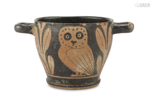 SKYPHOS FIGURES APULO REDHEADS, 4TH CENTURY B.C. in rosy argil and shining black varnish.
