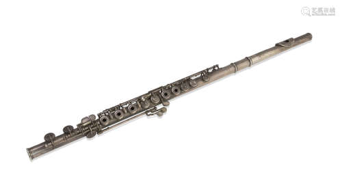 FLUTE IN SILVER, EARLY 20TH CENTURY Length cm. 67,5, weight gr. 486. FLAUTO IN ARGENTO, INIZIO XX