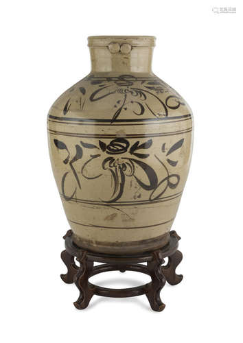 CERAMIC VASE, CHINA 20TH CENTURY decorated with floral stylizations. Measures cm. 36 x 28. VASO IN