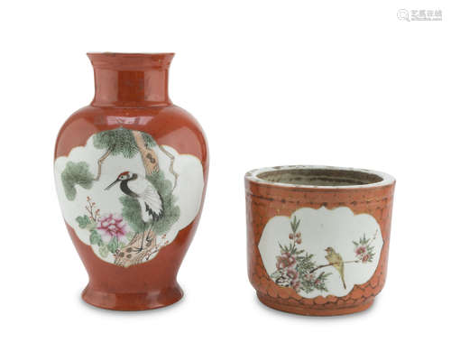 VASE AND BRUSH HOLDER IN POLYCHROME ENAMELLED PORCELAIN, CHINA 20TH CENTURY decorated with landscape