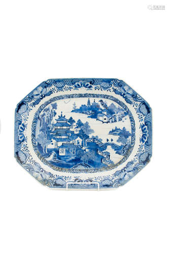 A Chinese blue and white export porcelain dish, Qianlong period,