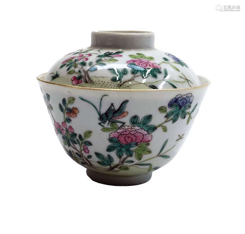 A Chinese famille rose tea bowl and cover, late 18th/early 19th century,