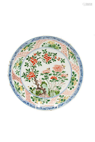 A Chinese porcelain famille verte plate, Kangxi period,