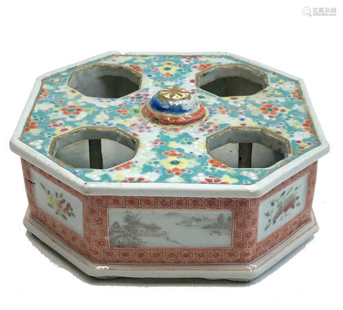 A Chinese porcelain millefleur octagonal cruet stand, 18th/19th century,