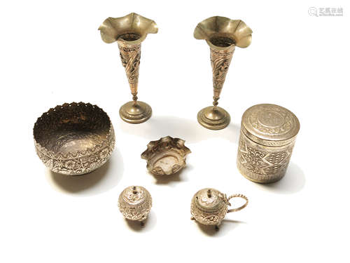 Seven pieces of Indian silver, 480g.