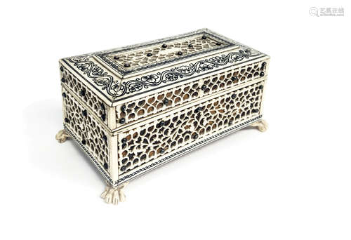 An Indian ivory and tortoiseshell box, early 20th century, height 5.5cm, width 11.5cm.