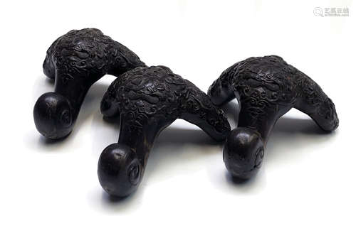 Three Chinese bronze cabriole feet, 19th century, height 14.5cm, width 15cm, depth 8.5cm.