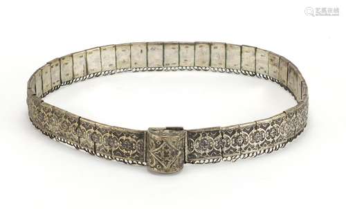 Indian 700 grade silver wedding belt, decorated with a repeat flower head design, each link