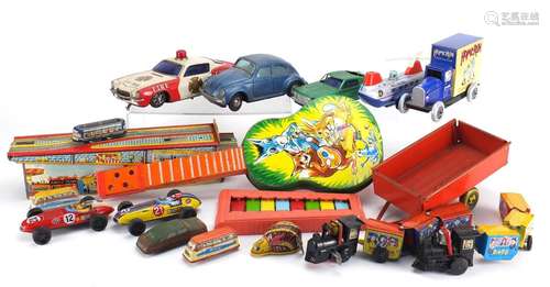 Vintage and later tin plate toys, some clock work including Japanese examples : For Further