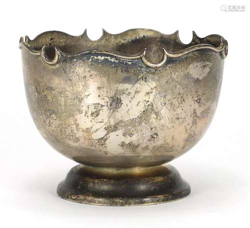 Arts & Crafts circular silver bowl by Goldsmiths & Silversmiths Company, London 1928, 12cm high x