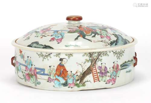 Chinese porcelain pot and cover with twin iron red handles, finely hand painted in the famille