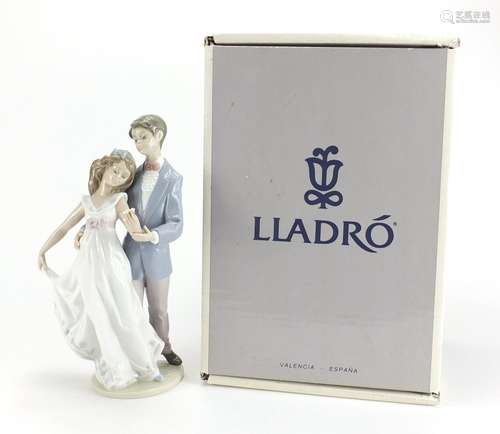 Lladro figure group Now and Forever with box, numbered 7642, 28cm high : For Further Condition