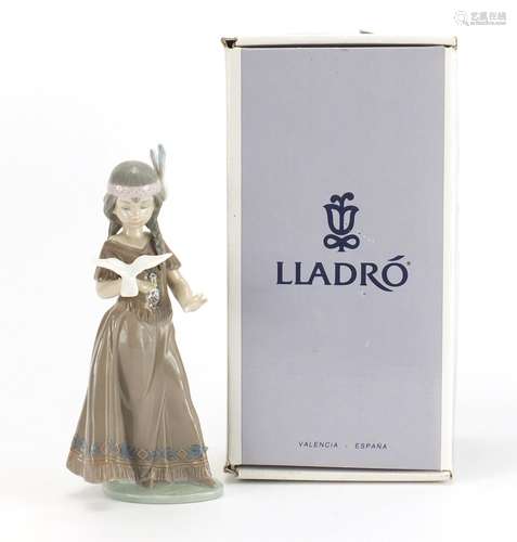 Lladro figurine American Love with box, numbered 6153, 22.5cm high : For Further Condition Reports