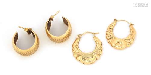 Two pairs of 9ct gold hoop earrings, the largest 2.4cm in diameter, approximate weight 4.2g : For