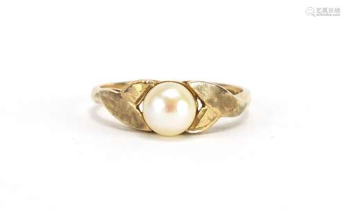 9ct gold pearl ring, size N,approximate weight 2.7g : For Further Condition Reports and Live Bidding