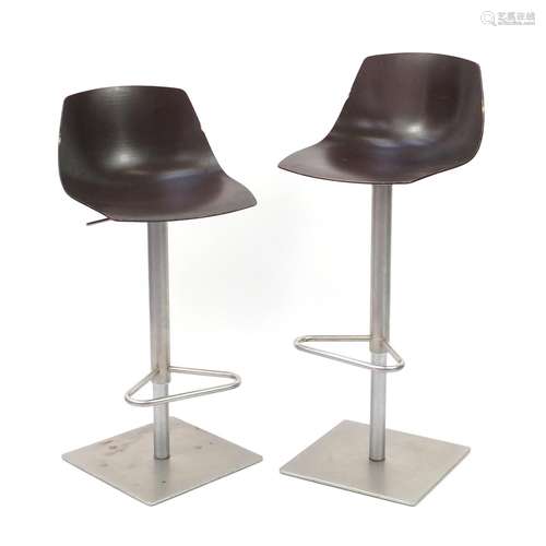 Pair of Lapalma Miunn adjustable bar stools, designed by Karri Monni : For Further Condition Reports