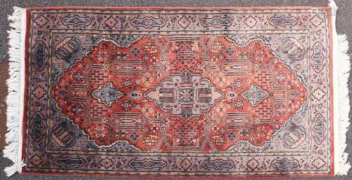 Rectangular Tapis Fait Main rug, 165cm x 93cm : For Further Condition Reports and Live Bidding