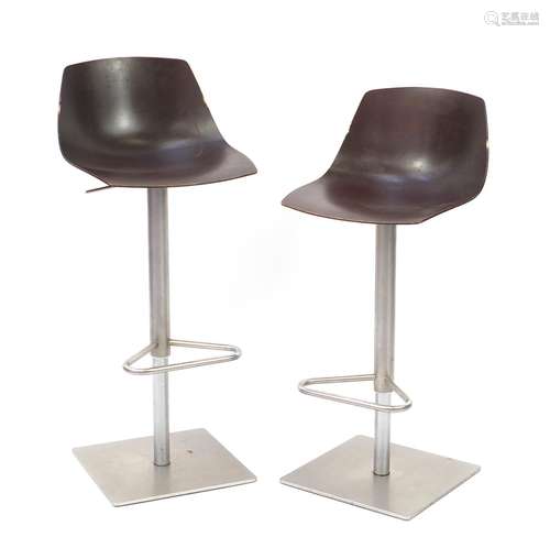 Pair of Lapalma Miunn adjustable bar stools, designed by Karri Monni : For Further Condition Reports