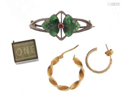 Jewellery comprising an Art Nouveau silver and enamel brooch, two 9ct gold hoop earrings (0.9g)