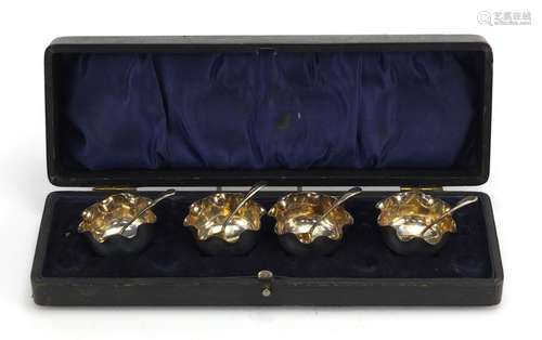 Set of four circular silver open salts with spoons, by Atkin Brothers Sheffield 1902, housed in a