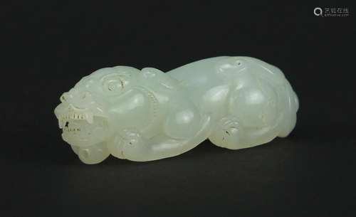 Good Chinese pale celadon jade carving of a Foo Dog, 5.5cm in length : For Further Condition Reports