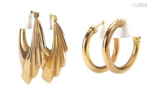 Two pairs of 9ct gold hoop earrings, the largest 3cm in length, approximate weight 4.2g : For