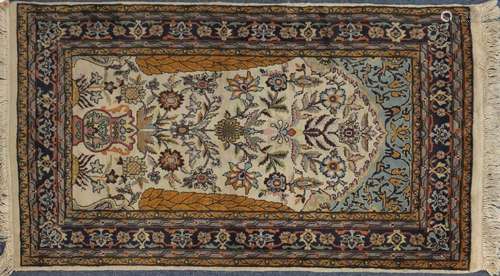 Rectangular Persian Qum rug, 160cm x 93cm : For Further Condition Reports and Live Bidding Please Go