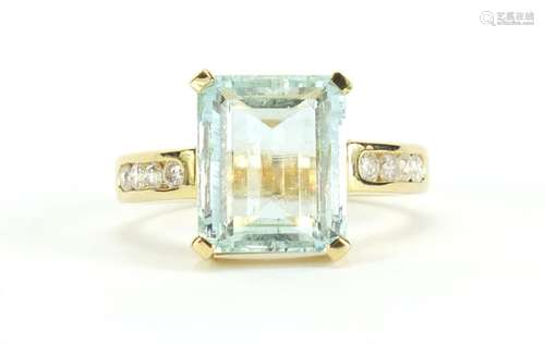 18ct gold aquamarine ring with diamond shoulders, size R, approximate weight 6.6g : For Further