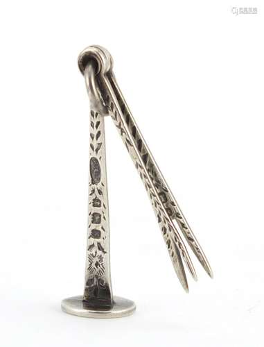 Silver pipe tamper and cigar pricker, by C Brooks Ltd Birmingham 1905, 4.5cm in length,