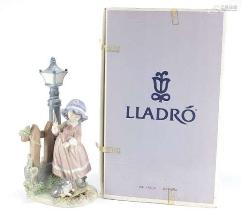 Lladro figurine Fall Clean-Up with box, numbered 5286, 33cm high : For Further Condition Reports and