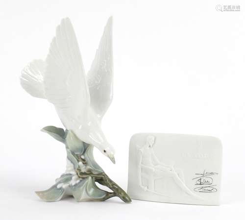 Lladro dove and Collectors Society plaque, the largest 28cm high : For Further Condition Reports and