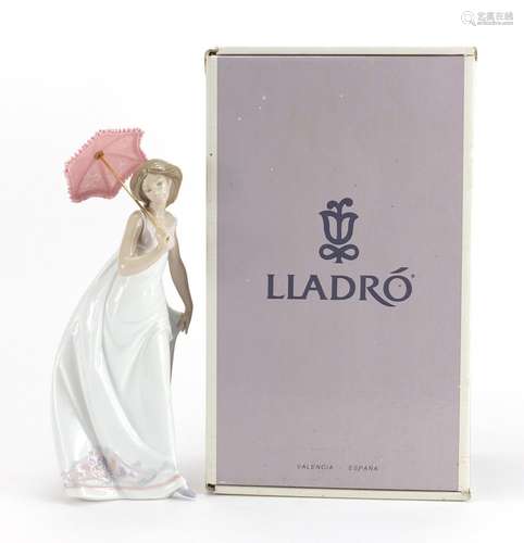 Lladro figurine Afternoon Promenade with box, numbered 7636, 27cm high : For Further Condition