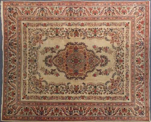 Rectangular Persian Tabriz carpet, the central field having foliate motifs onto an ivory ground