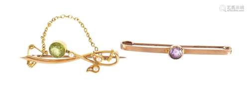 Unmarked gold peridot and seed pearl bar brooch and a 9ct gold amethyst bar brooch, the largest 4.