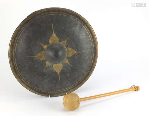 Large brass gong with striker, 42.5cm in diameter : For Further Condition Reports and Live Bidding