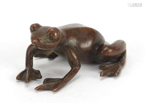 Japanese patinated bronze frog, 5cm in length : For Further Condition Reports Please Visit Our