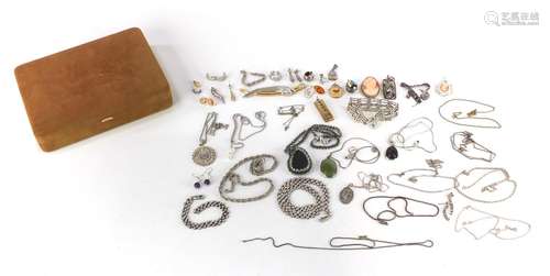 Silver and white metal jewellery including a gate bracelet, cameos, ingot pendant, necklaces and