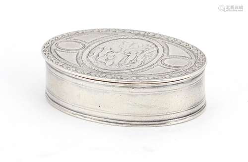 Continental silver oval snuff box, the hinged lid embossed with putti, indistinct mark to the lid,