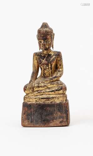 Sitzender BuddhaHolz, geschnitzt, Reste von Vergoldung. Auf halbrundem Sockel Buddha im